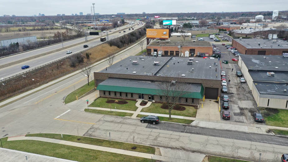 23,432 sf Rolling Meadows site with lot and surroundings, aerial view
