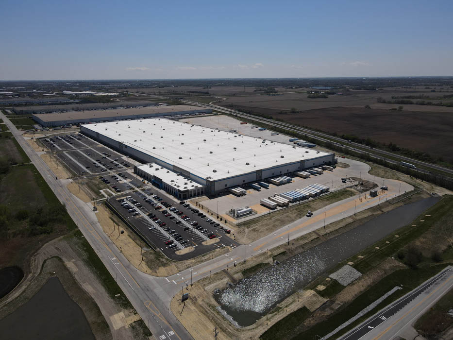 Gateway 57 IL site with warehouse and parking, aerial view