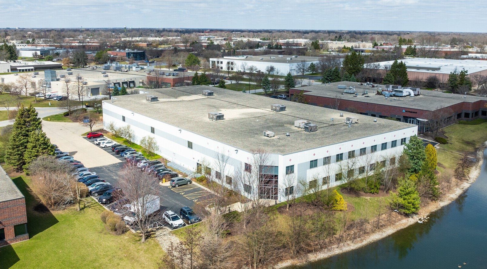 49,640 sf Mount Prospect property with exterior and landscape, by Venture One